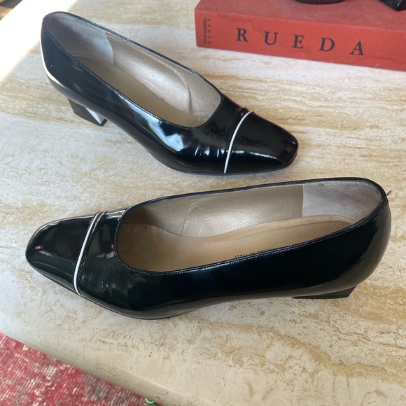 St. John Black White Patent Leather Pump - Picture 4 of 12